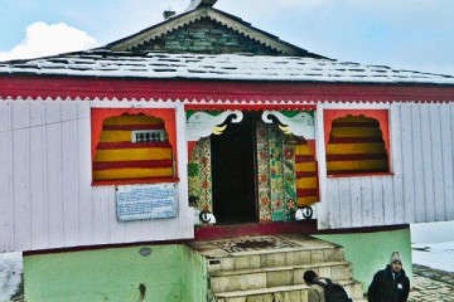 कहानी महादेव के उस शिवलिंग की जो हर 12 वर्ष में बिजली गिरने से टूटती है और मक्खन से जुड़ जाती है