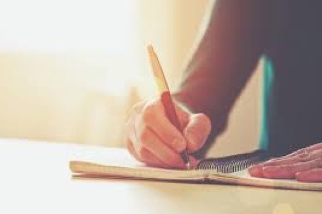 हेल्दी रहने के लिए लिखना है जरूरी: जानें पेपर पर लिखने के अद्भुत फायदे