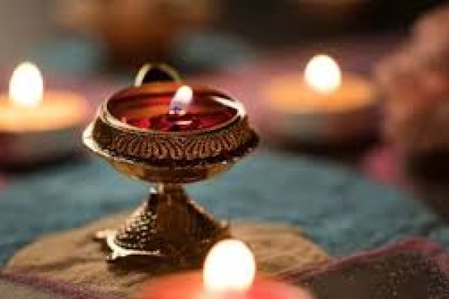 पूजा में दीपक का महत्व और इसे जलाते समय रखें ये बातें ध्यान