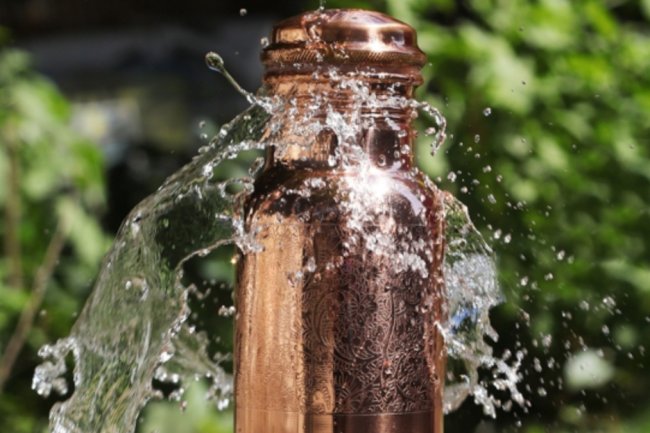 फायदे के लिए पी रहे हैं तांबे के बर्तन में पानी? नुकसान भी जान लीजिए